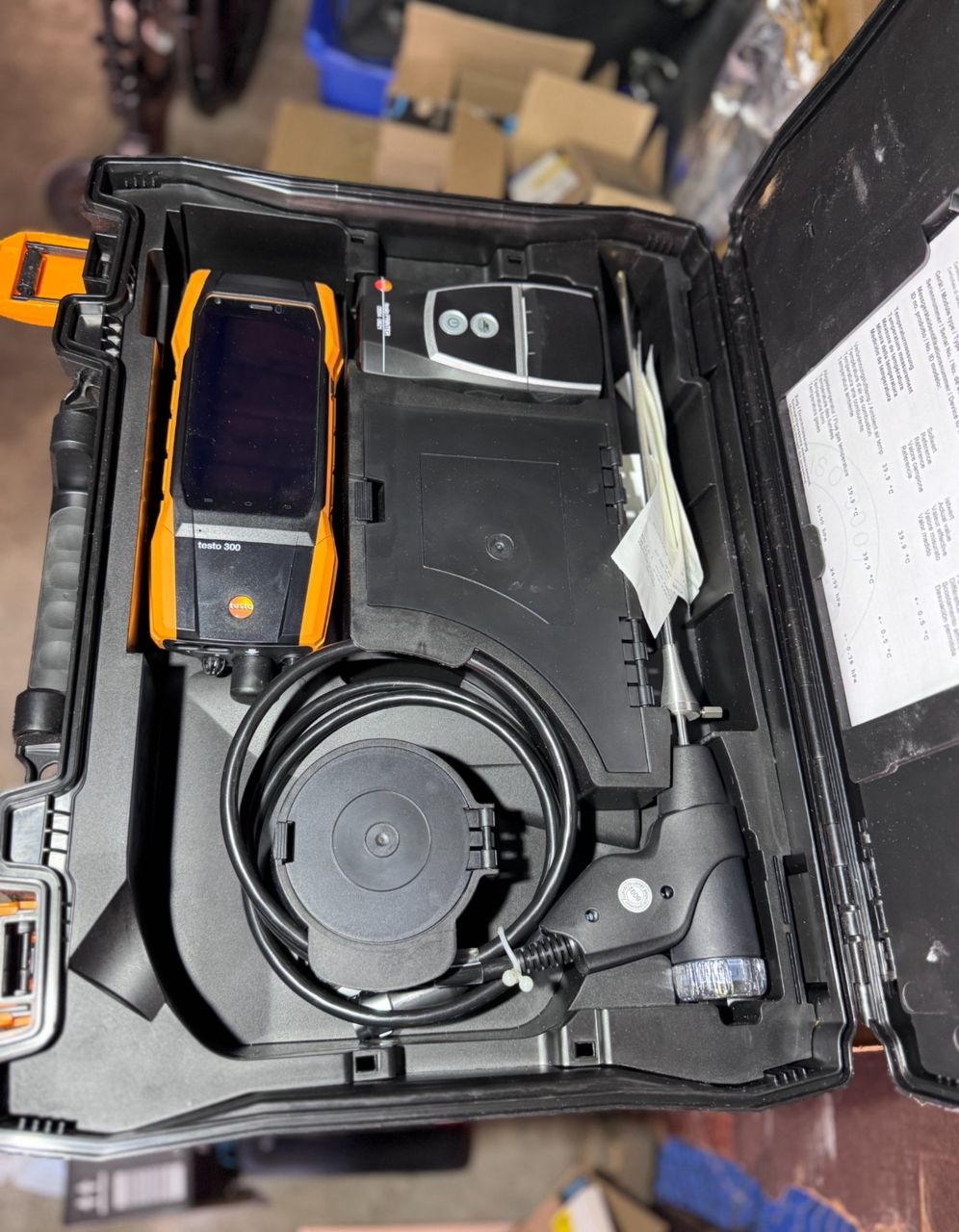 Testo 300 Pro Combustion Analyzer Kit with Bluetooth (O₂ and CO, 0–4000 ppm) - Image 2