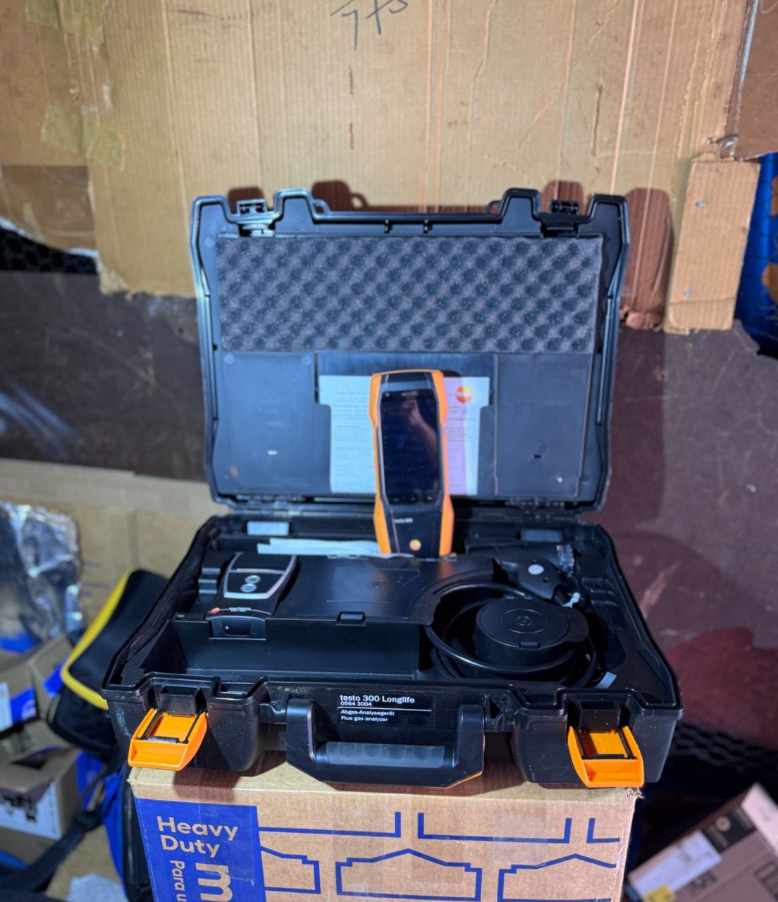 Testo 300 Pro Combustion Analyzer Kit with Bluetooth (O₂ and CO, 0–4000 ppm)