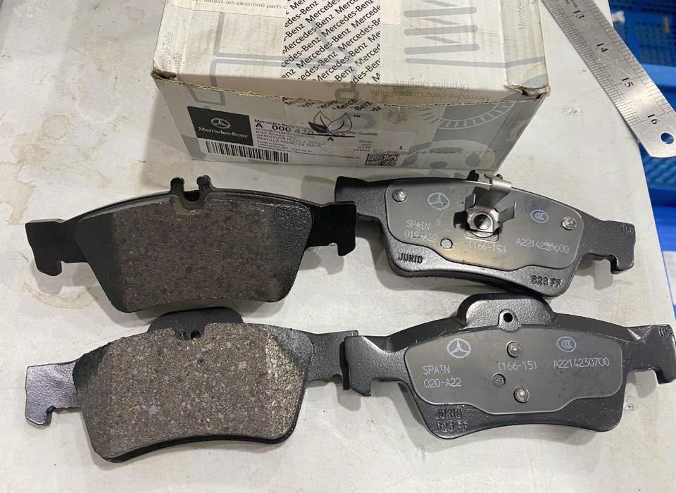 Genuine Mercedes-Benz Front Brake Pad Set (A2214230700 / A2214230600)